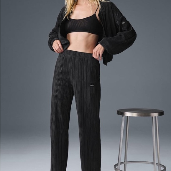 NWT Alo Yoga SET - Black Micro Plisse Pants (XS) and Jacket (S) - Picture 2 of 5